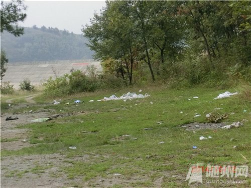 人們休閑留下的垃圾1.jpg