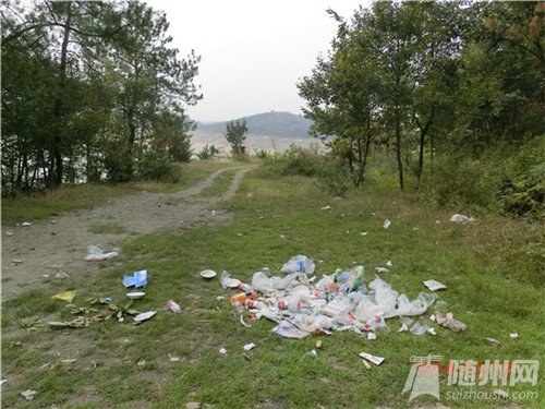 人們休閑留下的垃圾5.jpg