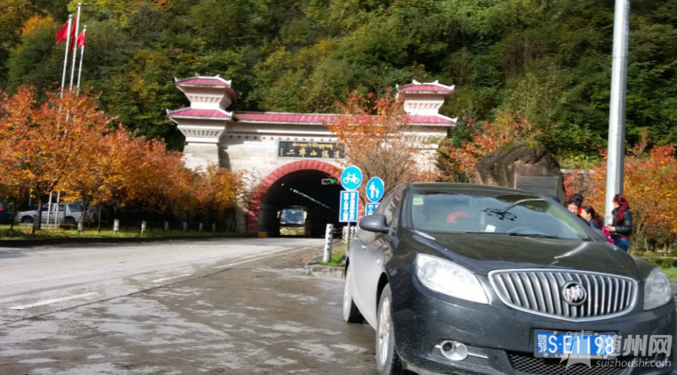 國內(nèi)最長的公路隧道二郎山隧道（4.1公里）